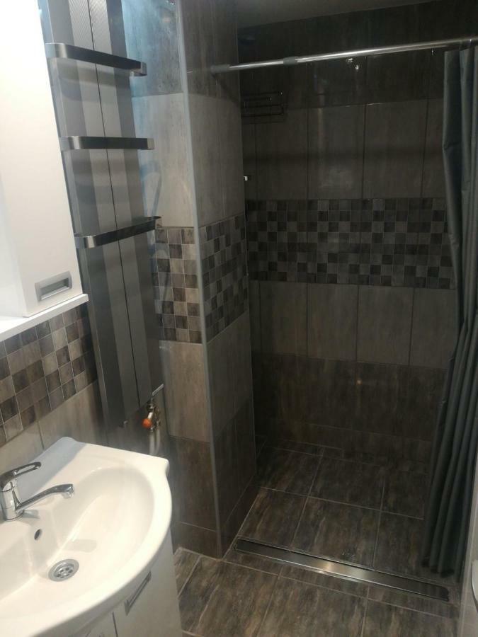 Classy And Cozy - Parking - 3 Beds - Near Center Novi Sad Extérieur photo
