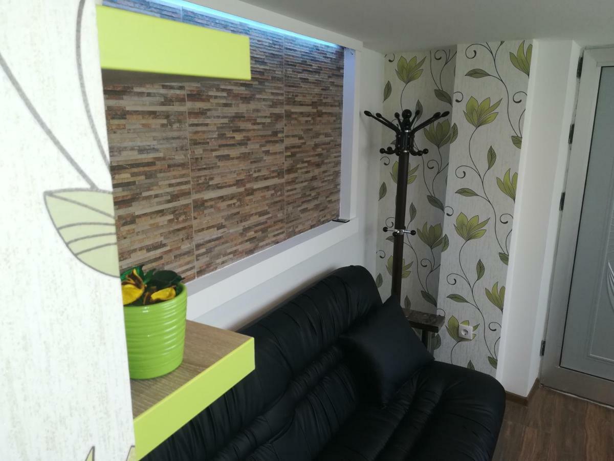 Classy And Cozy - Parking - 3 Beds - Near Center Novi Sad Extérieur photo
